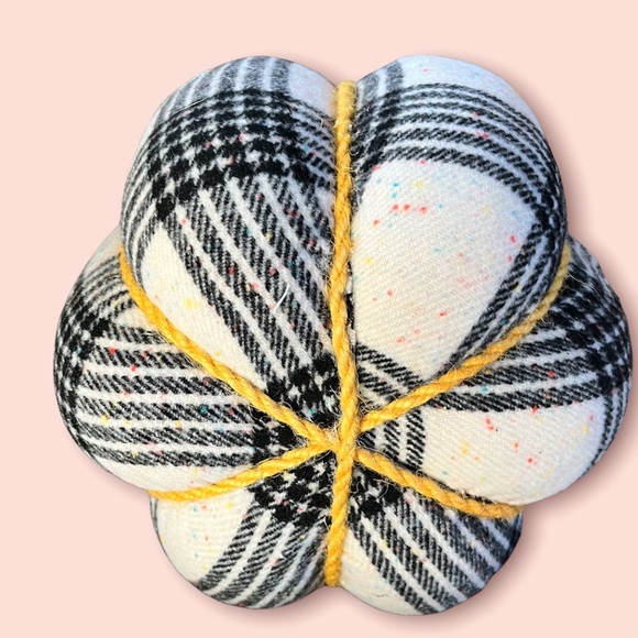 Nwt set of 2 cloth black & off white cloth speckled pumpkins Hyde & eek! - Picture 7 of 7